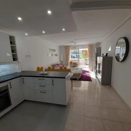 Recently Refurbished, Large, 1 Bed Apartment, In Quiet Location Apartment Chayofa