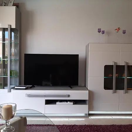 Apartment Recently Refurbished, Large, 1 Bed Apartment, In Quiet Location *