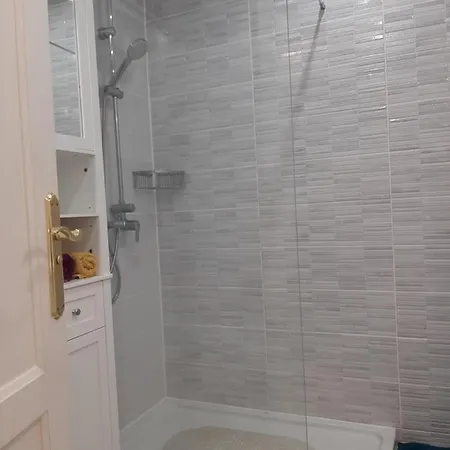 Recently Refurbished, Large, 1 Bed Apartment, In Quiet Location Apartment *